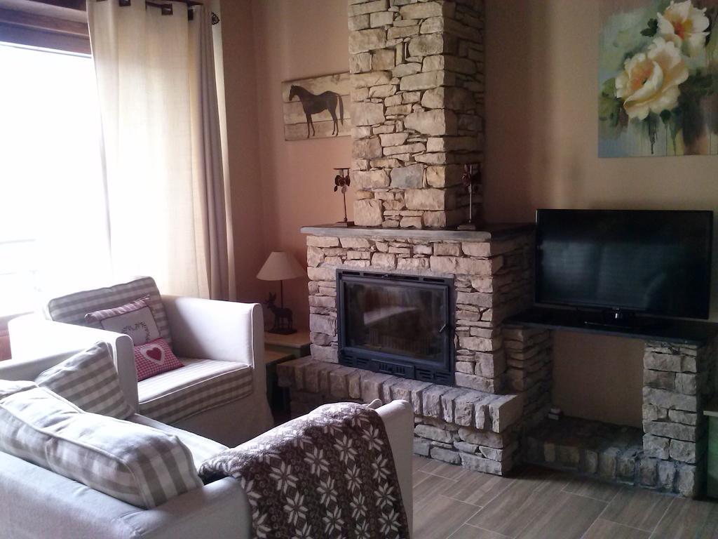 Alba D'Esteve. Casa Rural Espot Chambre photo